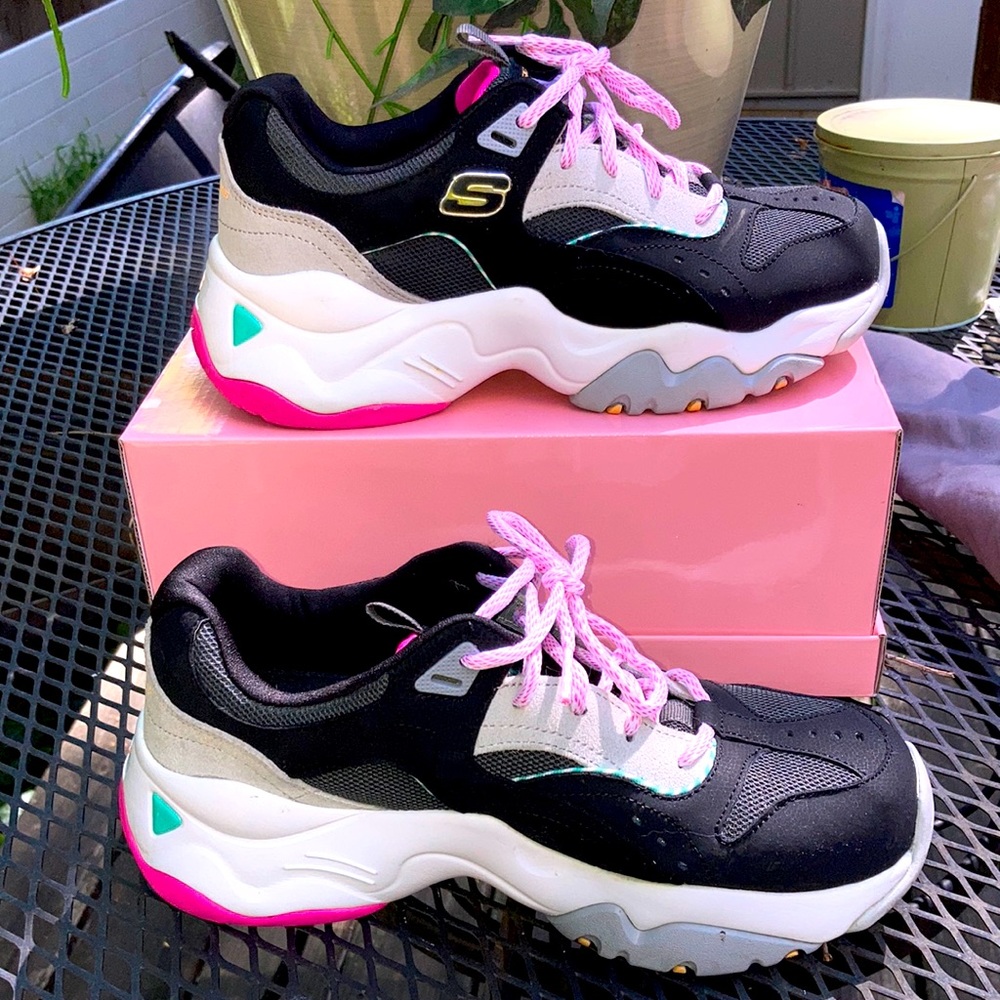 SKECHERS